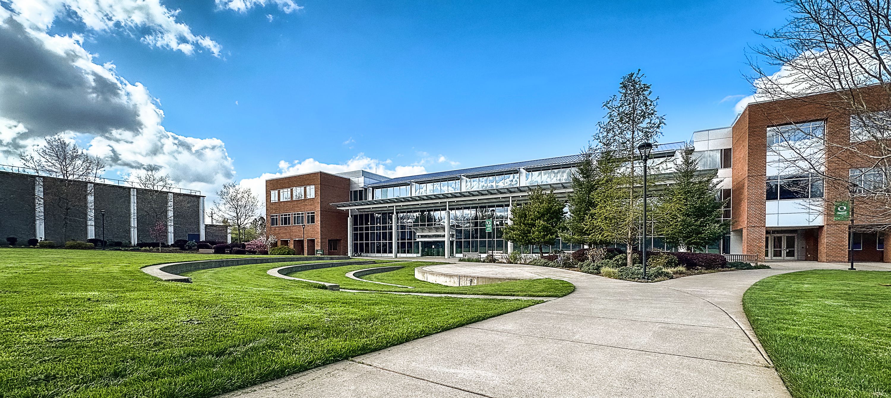 A photo of the front facade of the Library and Learning Center at the UO Portland campus